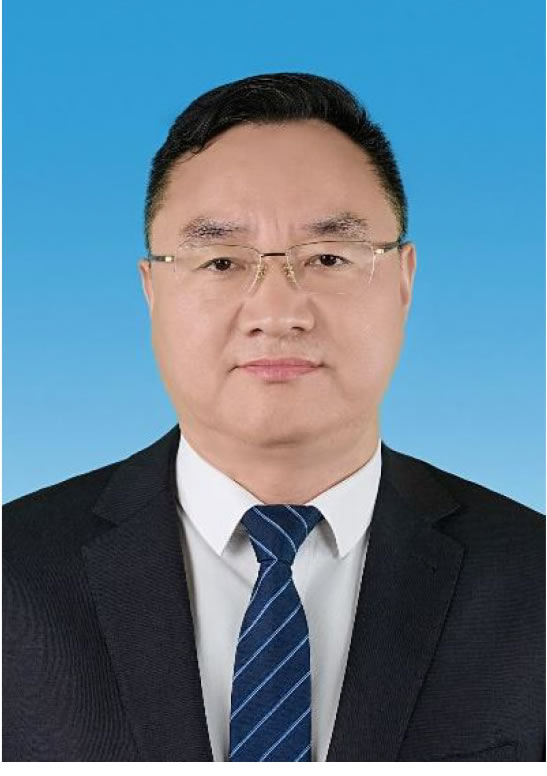 主持学校行政全面工作